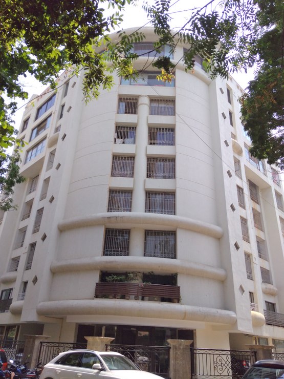 Main - United Classic, Bandra West